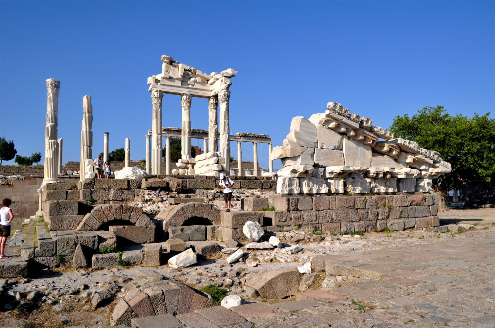 Pergamon Tour 1 Pergamon Tour